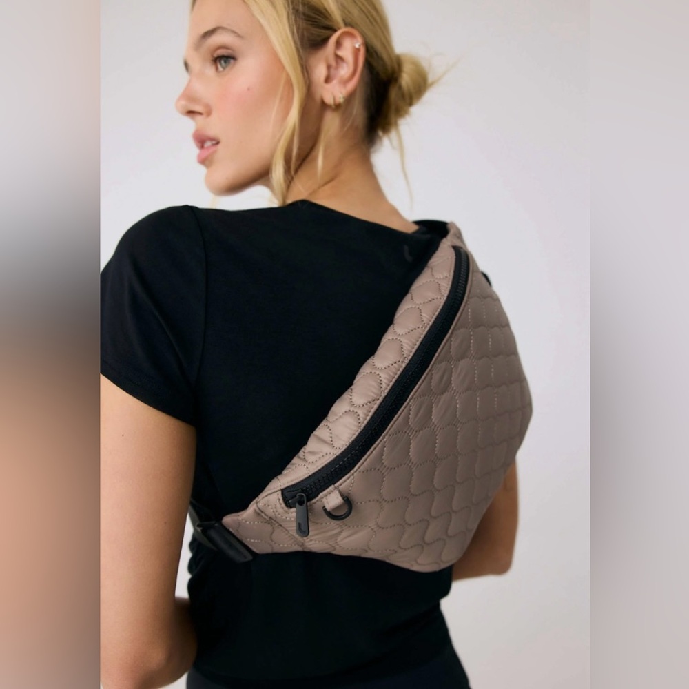 LOLE Taylor Quilted Belt Bag NWT in Fossil